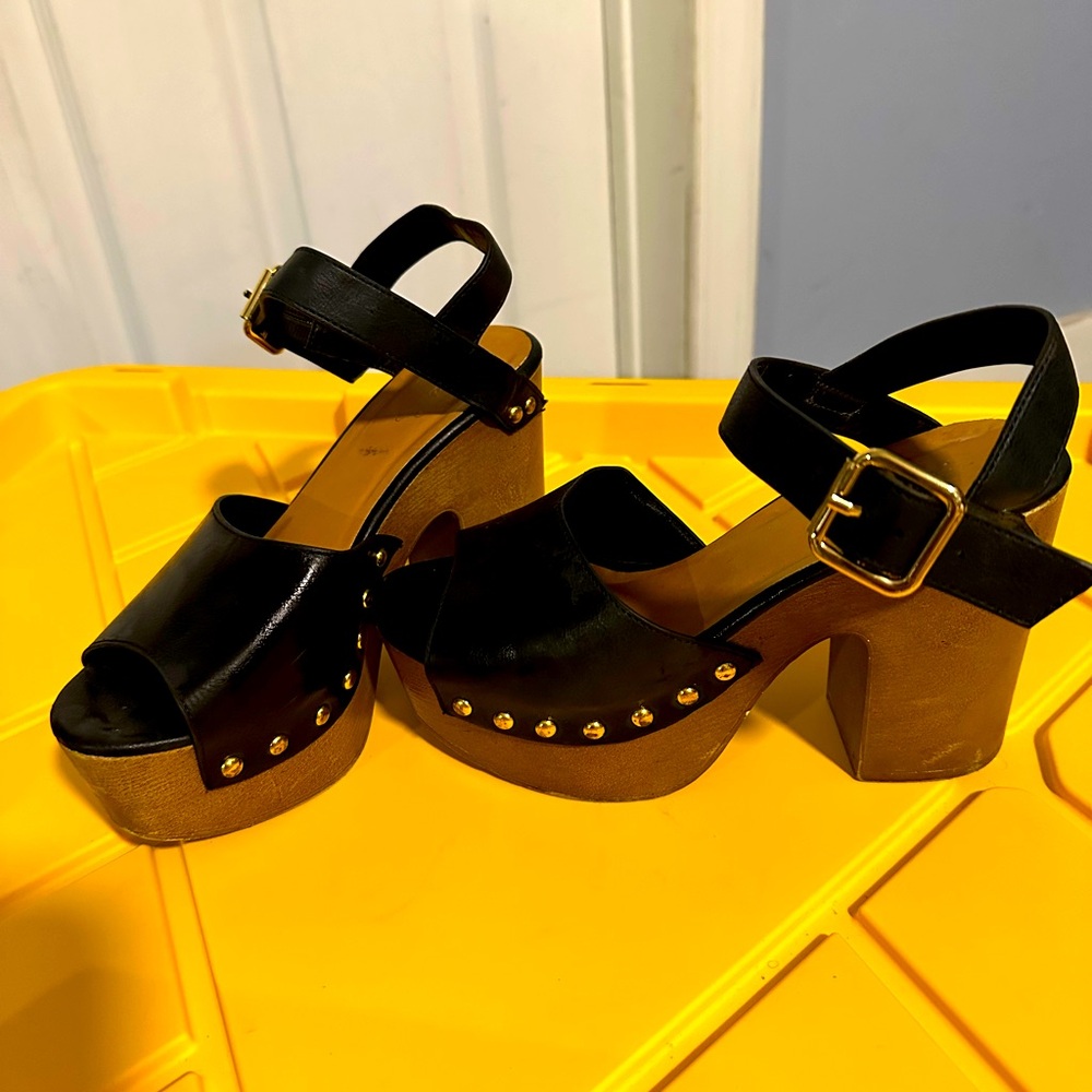 Black Platform Sandals with Wood Look Bottom
